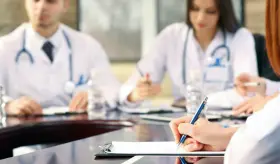 Convocan a profesionales de la salud para capacitación de vacunas contra COVID-19