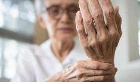 Mitad de la población adulta sufre algún tipo de enfermedad reumática