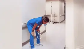 Críticas a una enfermera que grabó un vídeo para TikTok tras fallecer uno de sus pacientes