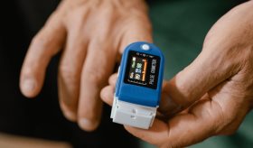 Cuestionan la utilidad de los pulsioxímetros en casa para pacientes con COVID-19