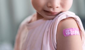 FDA autoriza vacunas bivalentes contra el COVID para niños mayores de 5 años