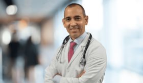 Dr. Vélez: Por cada persona que fallece de cáncer de próstata, aproximadamente 7 sobreviven