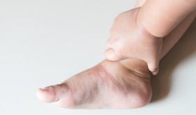 Síndrome nefrótico: hinchazón y acumulación de líquidos en extremidades