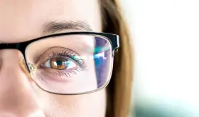 Sobrecarga cognitiva en personas con miopía: Un estudio revela los efectos de la visión borrosa