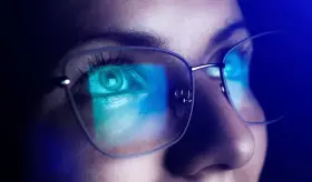 Gafas con filtro de luz azul: ¿realmente funcionan para aliviar la fatiga ocular?