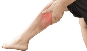 ¿Qué es el síndrome de piernas inquietas? Incomodidad al descansar y 4 síntomas claves para identificarlo