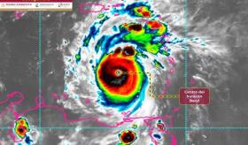Beryl el huracán extremadamente raro e inusual en 3 días ya es categoría 5 
