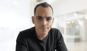 Fluidos como la sangre, el semen y secreciones vaginales son los principales vectores de contagio del VIH