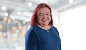 Dolor de espalda, inflamación en tendones y uveítis : así se manifiesta la espondilitis anquilosante