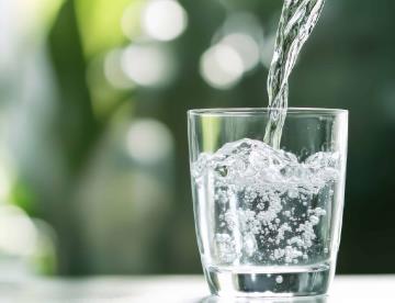 Descubren un compuesto desconocido en el agua potable que podría ser tóxico