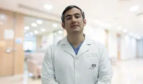 "Para el 2030 dos de tres reemplazos articulares van a ser realizados por asistencia robótica