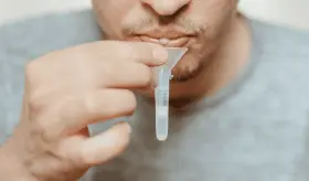 La saliva podría activar la coagulación en pacientes con hemofilia A, según estudio