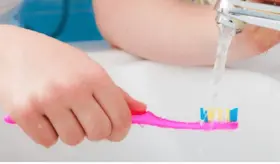 Niños expuestos a niveles elevados de flúor tienen coeficientes intelectuales más bajos, según estudio 