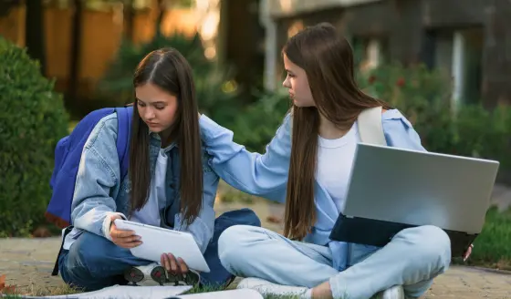 Estados Unidos elimina línea directa de auxilio para jóvenes LGBTQ+