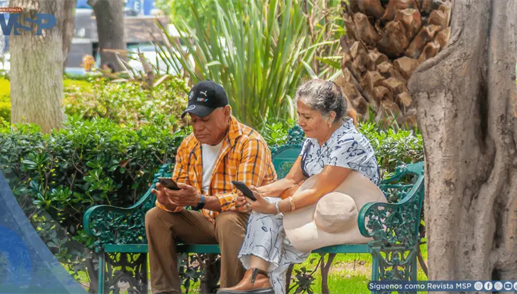 ¿Parpadeas menos cuando miras el celular? Esta es la relación con el ojo seco ¿Parpadeas menos cuando miras el celular? Esta es la relación con el ojo seco
