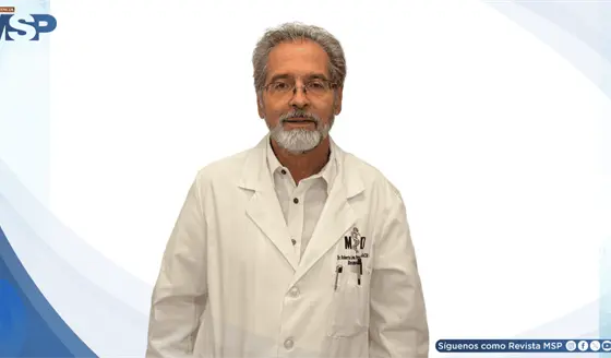 Roberto Le&oacute;n, el reumat&oacute;logo que apuesta por educar al paciente para cuidar mejor su salud